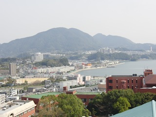 機械工学科フロアからの網場湾の眺め 機械工学科フロアからの網場湾の眺め
